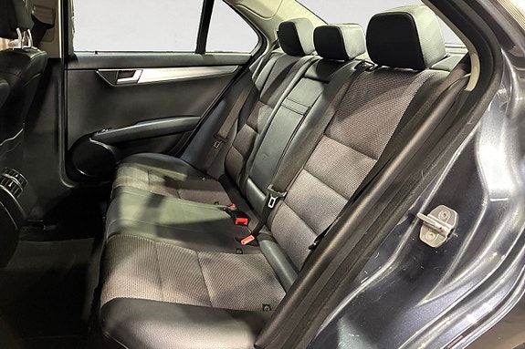 Mercedes-Benz C180 14 of 17