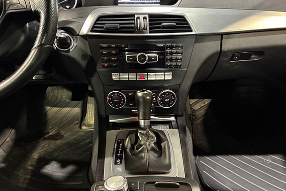 Mercedes-Benz C180 12 of 17