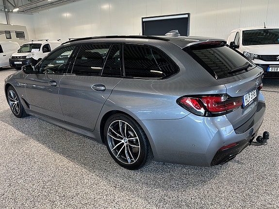 BMW 520 2 of 5