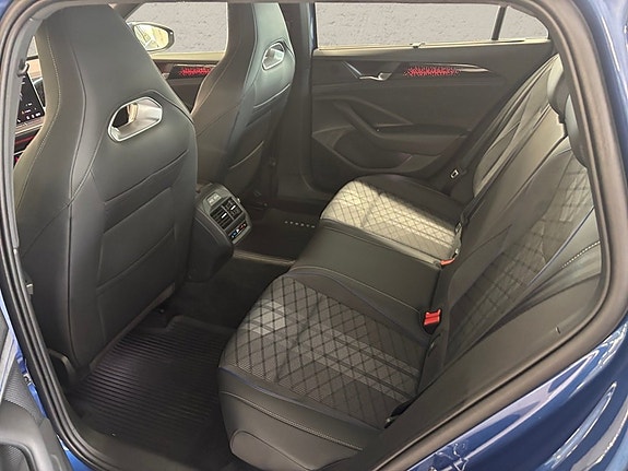 Volkswagen Passat 8 of 15