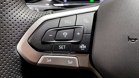 Volkswagen T-Roc 16 of 19