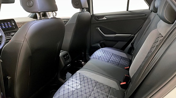 Volkswagen T-Roc 11 of 19