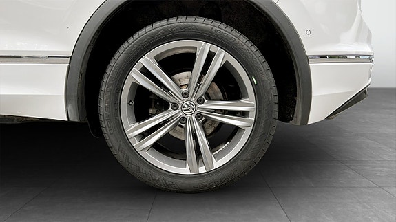 Volkswagen Tiguan 6 of 25
