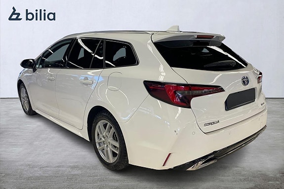 Toyota Corolla 2 of 19