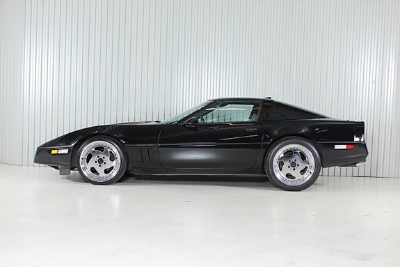 Chevrolet Corvette 4 of 5