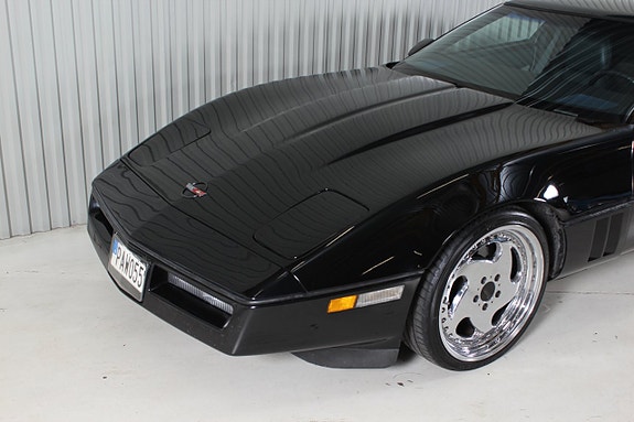 Chevrolet Corvette 3 of 5