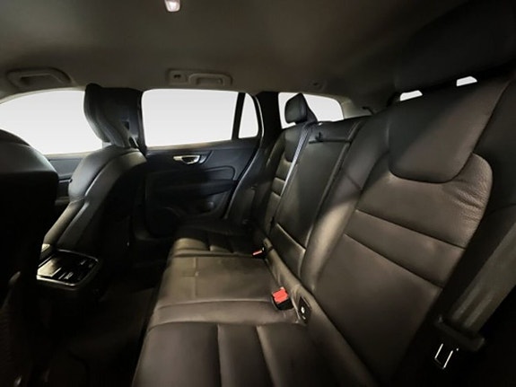 Volvo V60 Cross Country 11 of 14