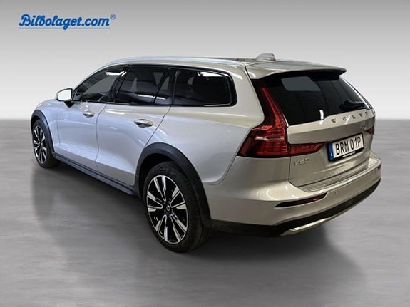 Volvo V60 Cross Country 7 of 14