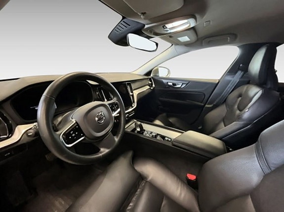 Volvo V60 Cross Country 10 of 14