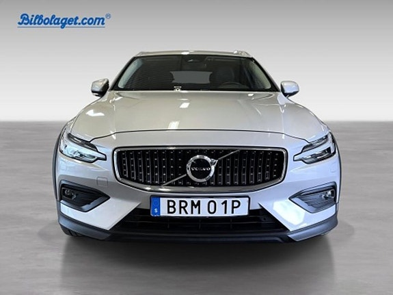 Volvo V60 Cross Country 2 of 5