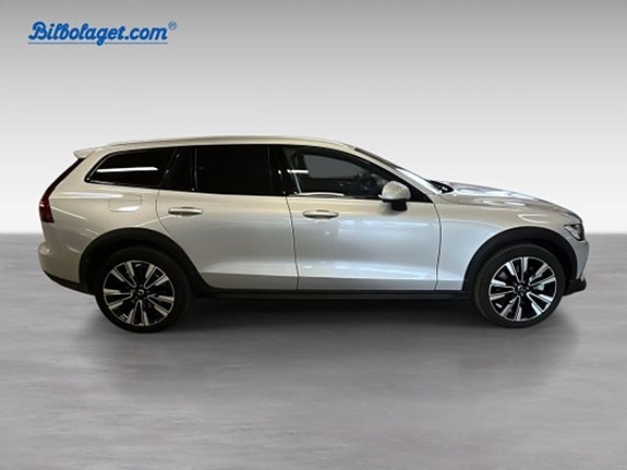 Volvo V60 Cross Country 4 of 5
