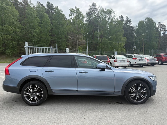 Volvo V90 Cross Country 3 of 5