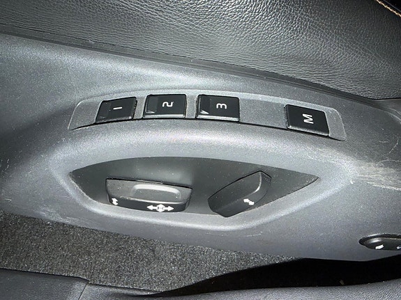 Volvo XC60 16 of 16