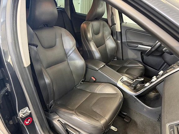 Volvo XC60 11 of 16
