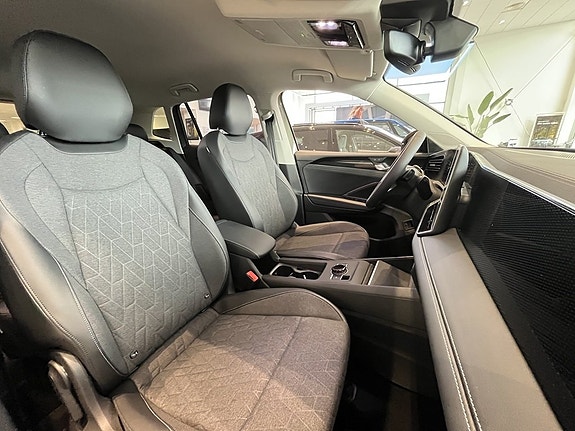 Volkswagen Tiguan 4 of 5