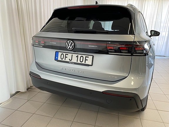 Volkswagen Tiguan 3 of 5