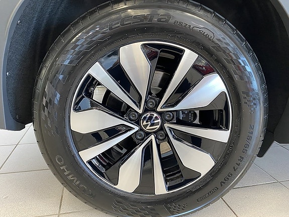 Volkswagen Tiguan 4 of 5