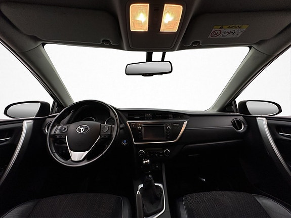 Toyota Auris 12 of 30