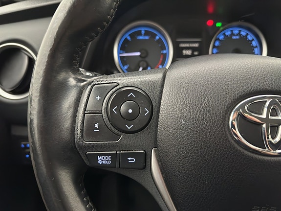 Toyota Auris 16 of 30
