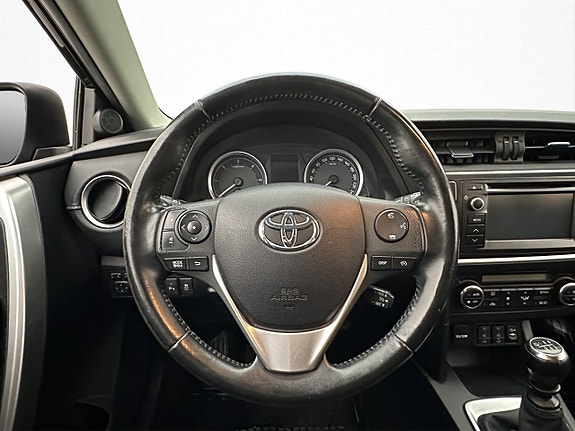 Toyota Auris 13 of 30