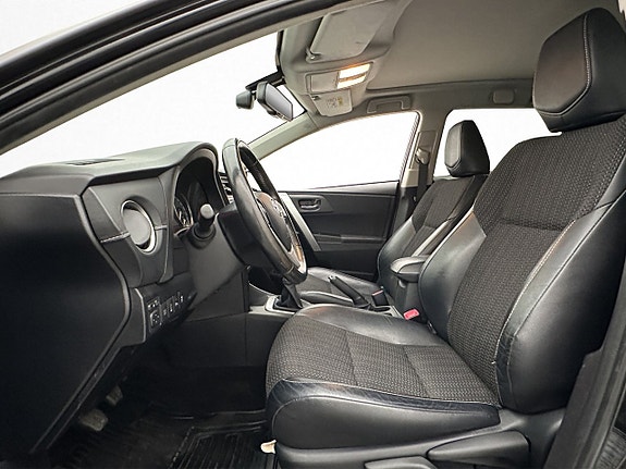 Toyota Auris 11 of 30