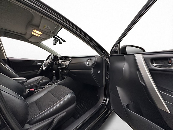 Toyota Auris 26 of 30