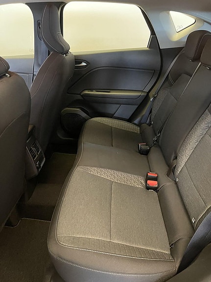 Renault Captur 6 of 8
