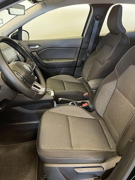 Renault Captur 5 of 8
