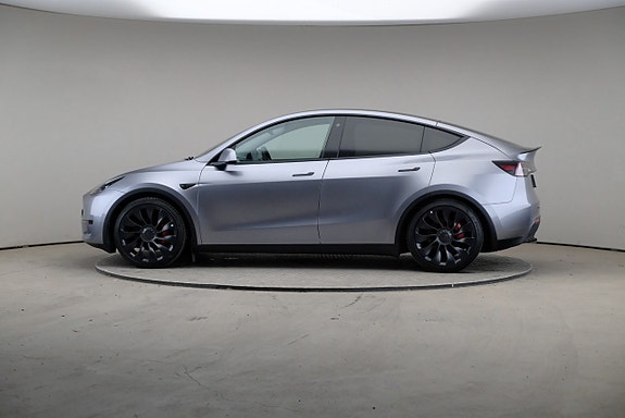 Tesla Model Y 4 of 5