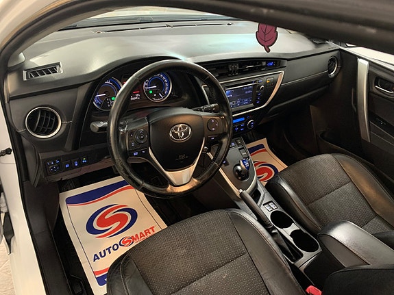 Toyota Auris 7 of 22