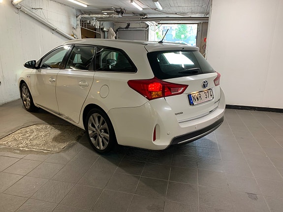 Toyota Auris 4 of 5