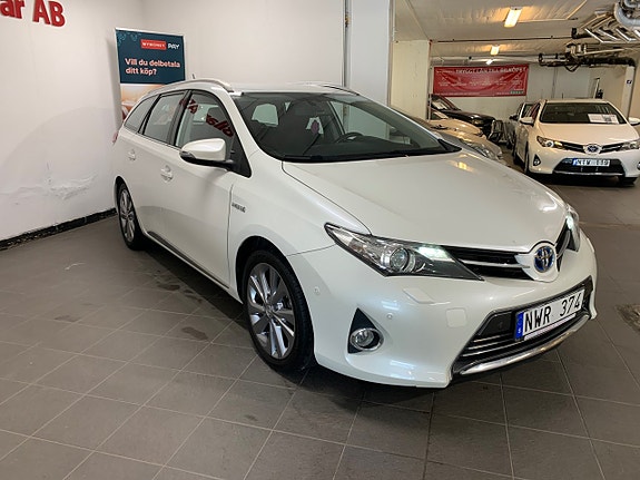Toyota Auris 2 of 5