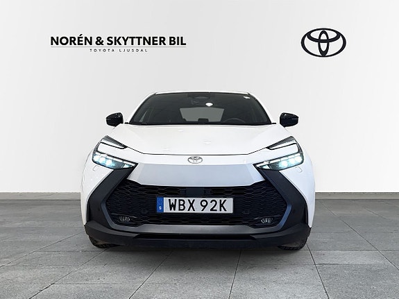 Toyota C-HR 6 of 11