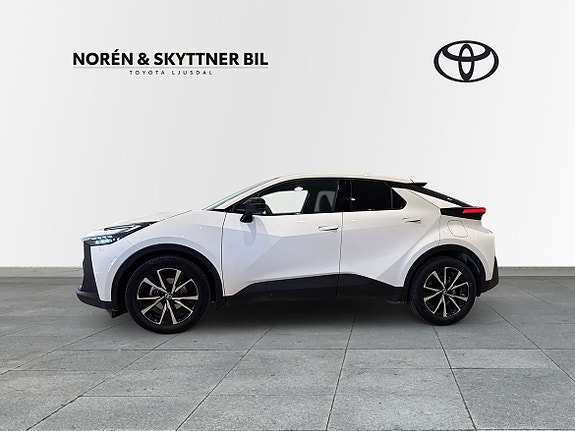 Toyota C-HR 4 of 5