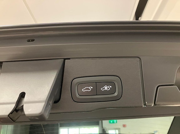 Volvo XC60 16 of 21