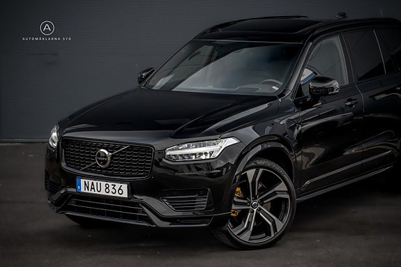 Volvo XC90 3 of 28