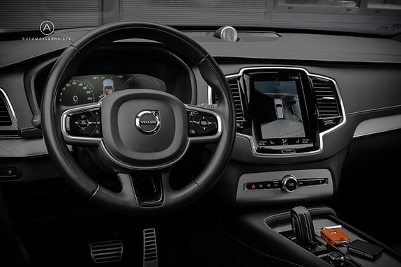Volvo XC90 8 of 28