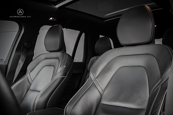 Volvo XC90 16 of 28
