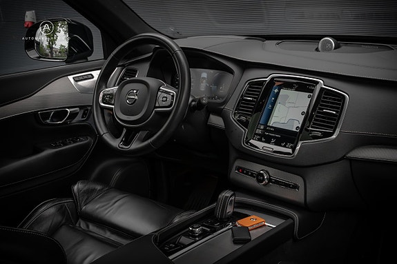 Volvo XC90 7 of 28
