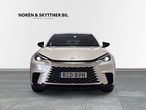 Lexus LBX 4 of 5