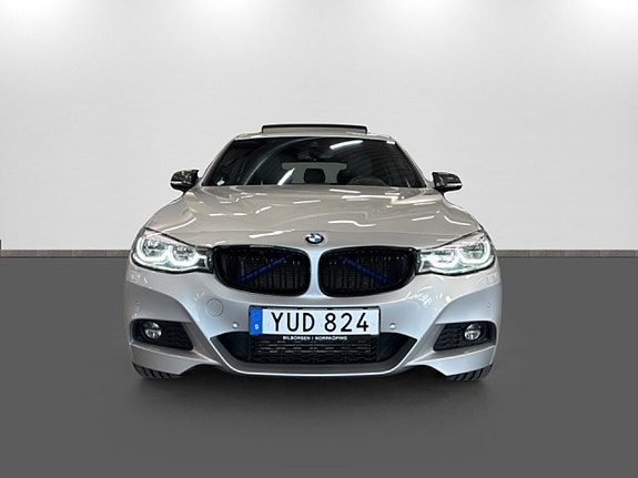 BMW 320d 2 of 5