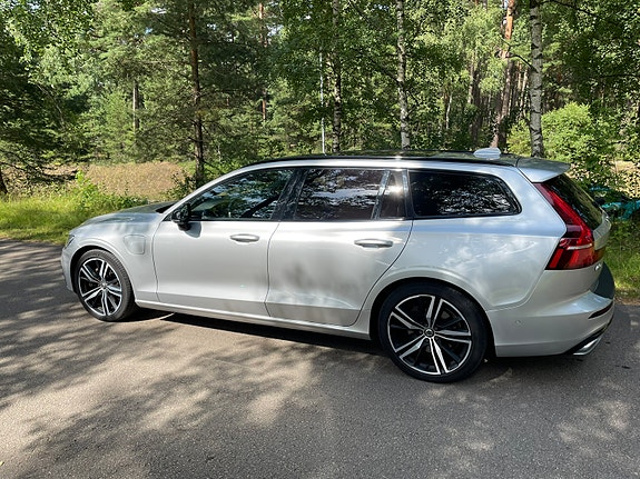 Volvo V60 2 of 5