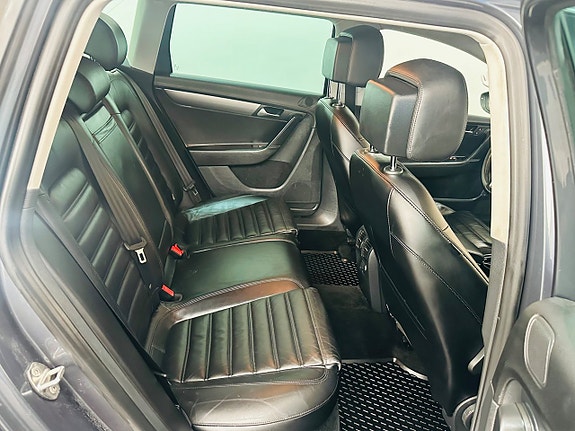 Volkswagen Passat 17 of 22