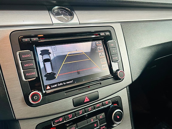 Volkswagen Passat 19 of 22