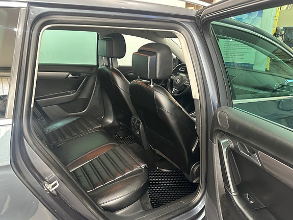 Volkswagen Passat 16 of 22