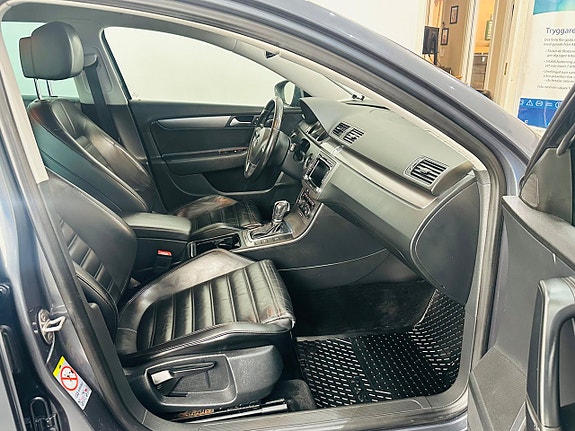 Volkswagen Passat 13 of 22