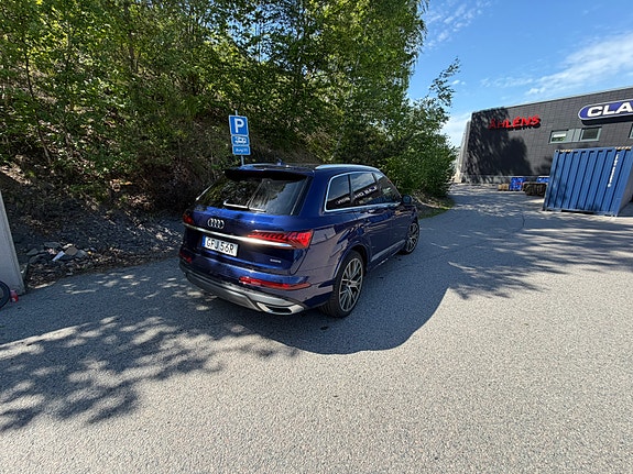 Audi Q7 3 of 5