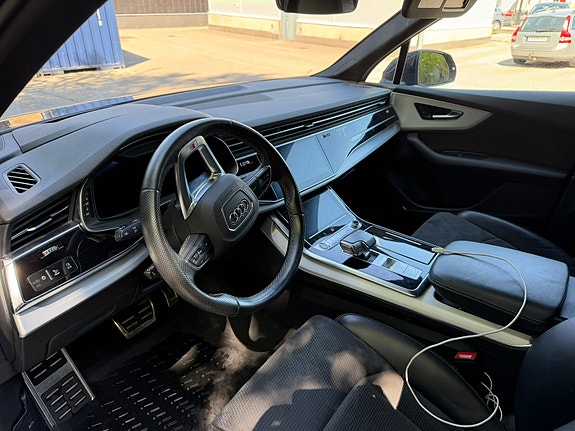 Audi Q7 7 of 7