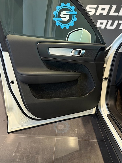 Volvo XC40 16 of 30