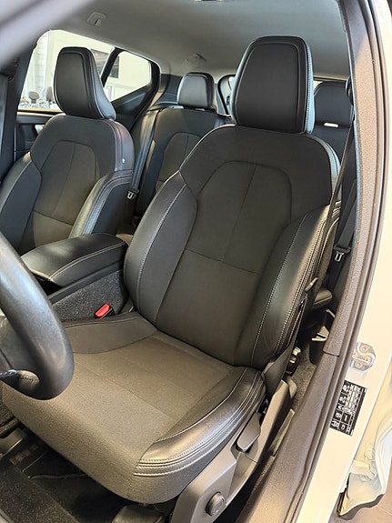 Volvo XC40 19 of 30